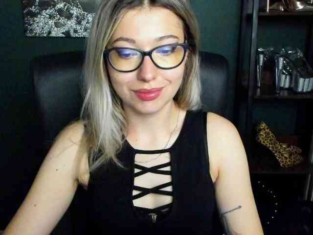 xxHeidiLove webcam