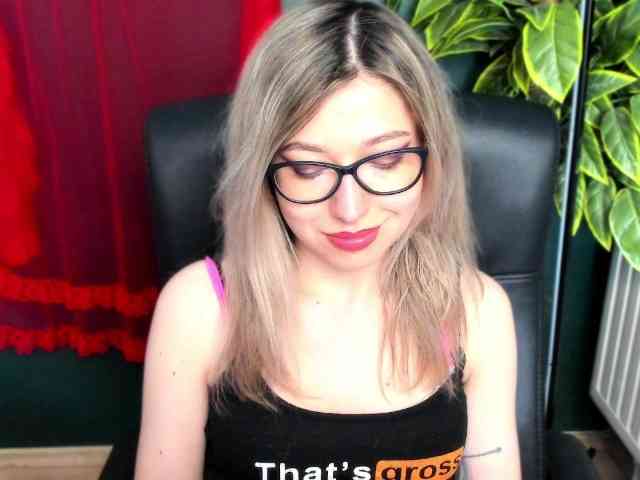 xxHeidiLove webcam