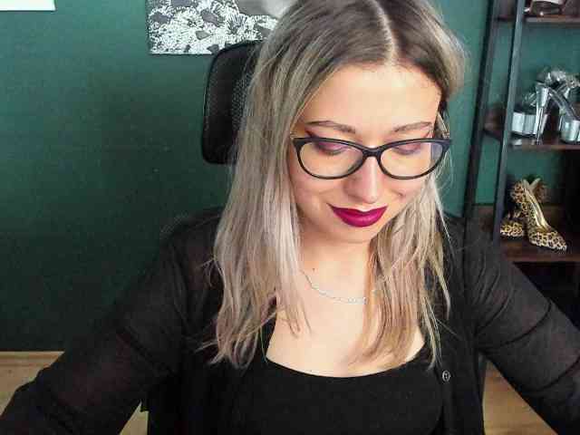xxHeidiLove webcam