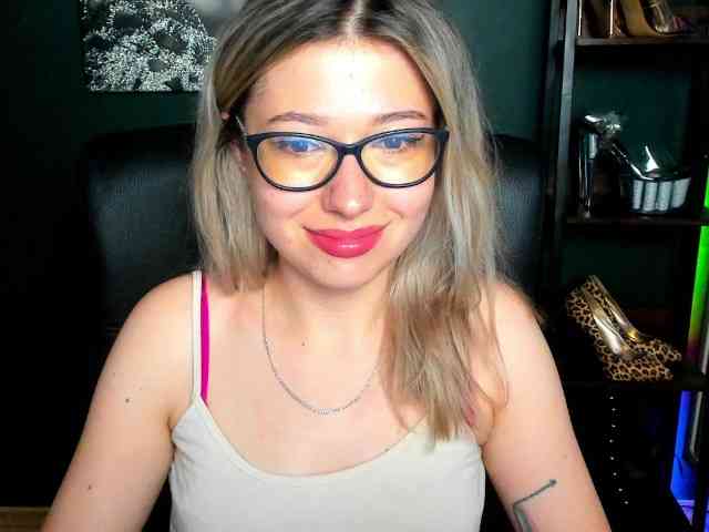 xxHeidiLove webcam