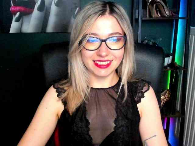 xxHeidiLove webcam
