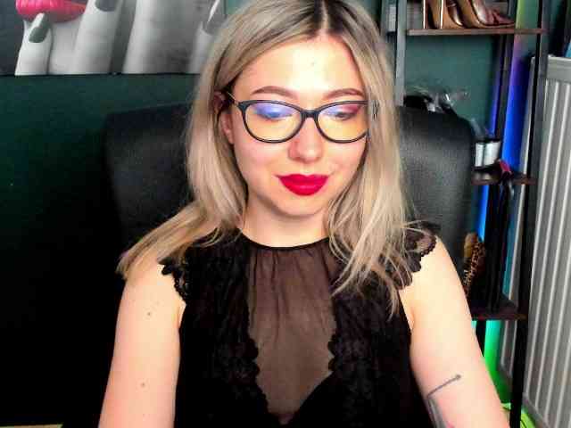 xxHeidiLove webcam