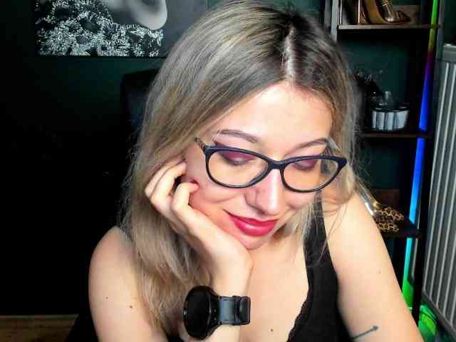 xxHeidiLove webcam