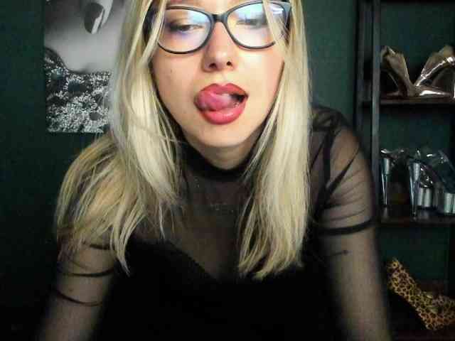xxHeidiLove webcam