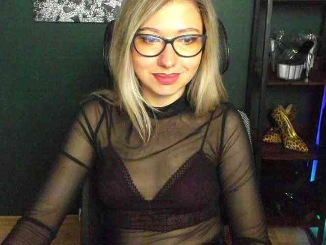 Model: xxHeidiLove