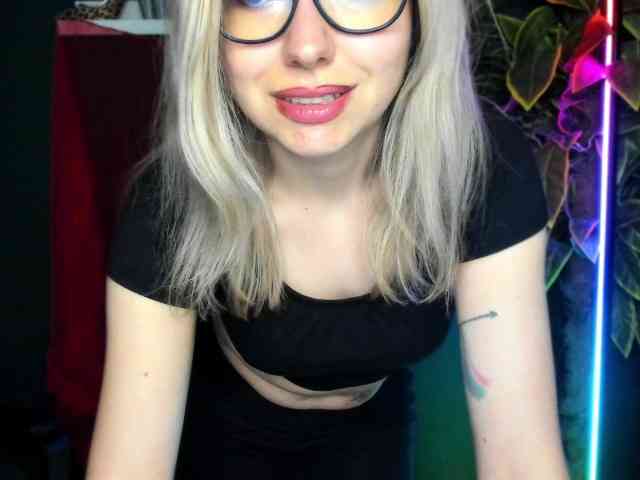 xxHeidiLove webcam
