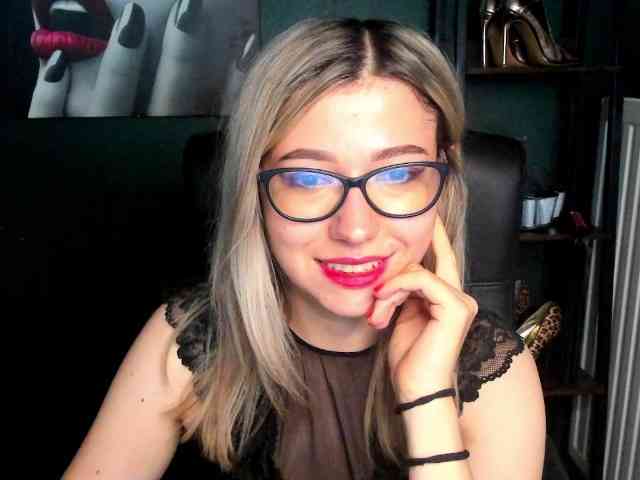 xxHeidiLove webcam