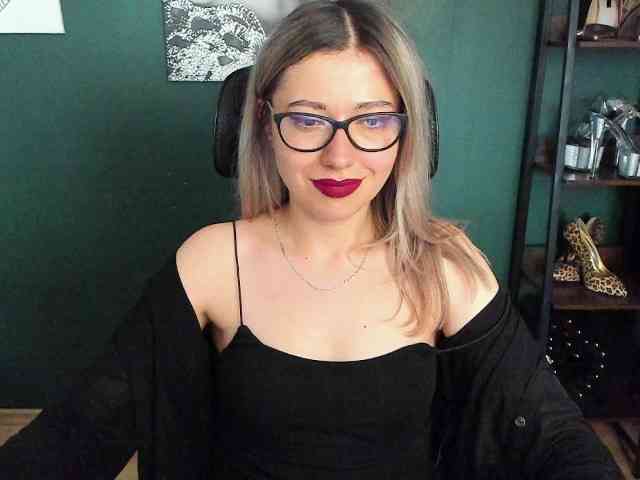 xxHeidiLove webcam