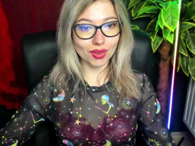 xxHeidiLove webcam