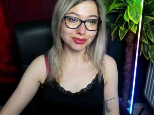 xxHeidiLove webcam