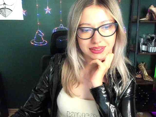 xxHeidiLove webcam