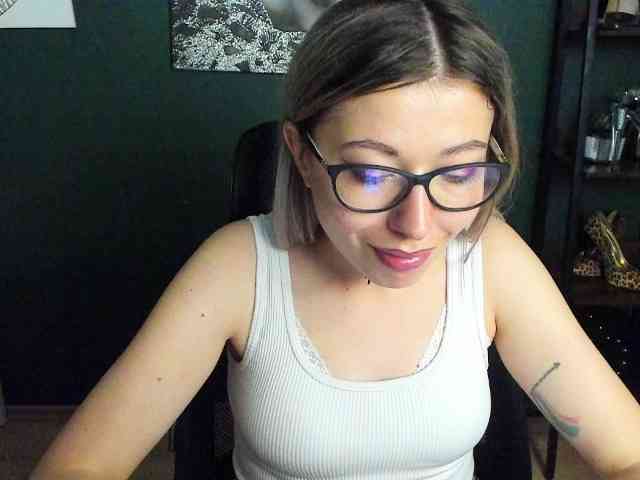 xxHeidiLove webcam
