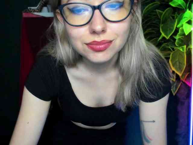 xxHeidiLove webcam