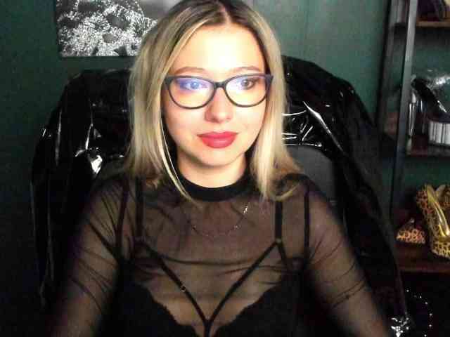 xxHeidiLove webcam