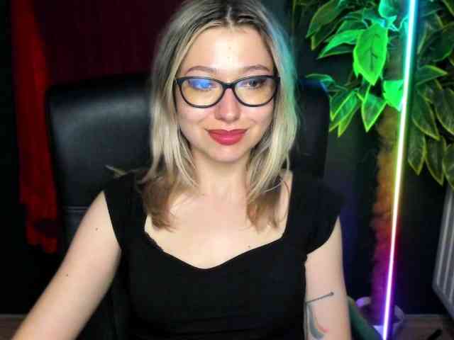 xxHeidiLove webcam