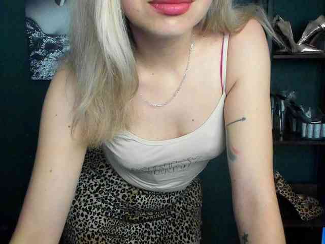xxHeidiLove webcam