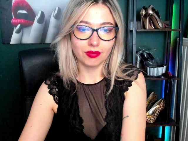 xxHeidiLove webcam