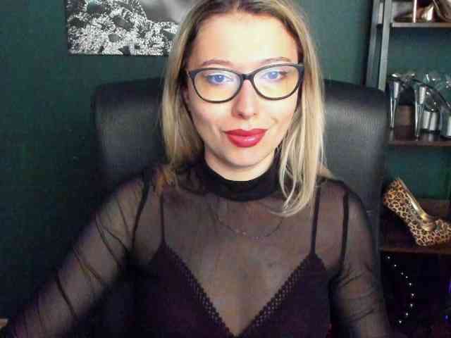 xxHeidiLove webcam
