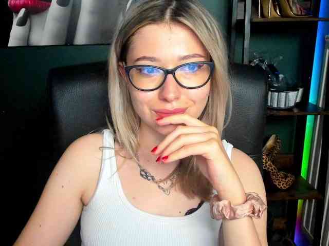 xxHeidiLove webcam
