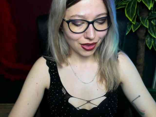 xxHeidiLove webcam