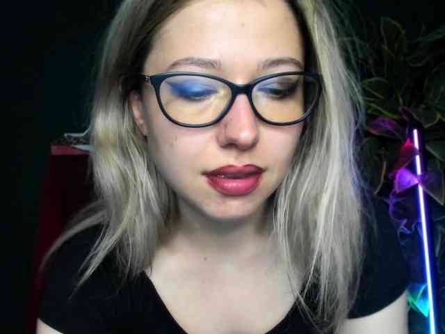 xxHeidiLove webcam