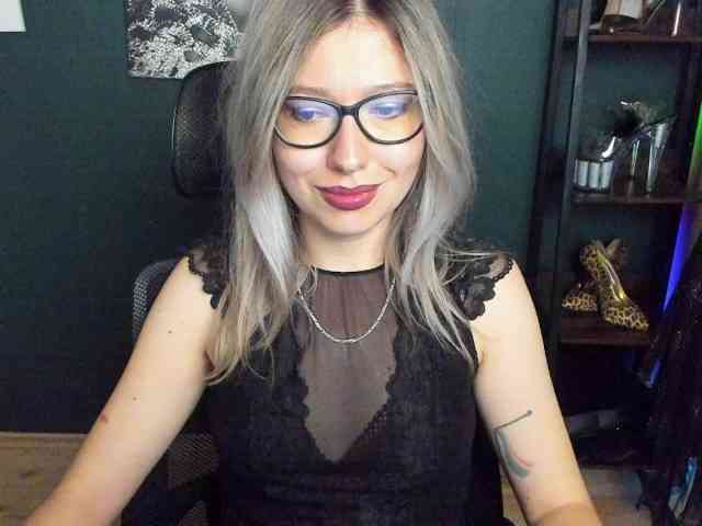xxHeidiLove webcam