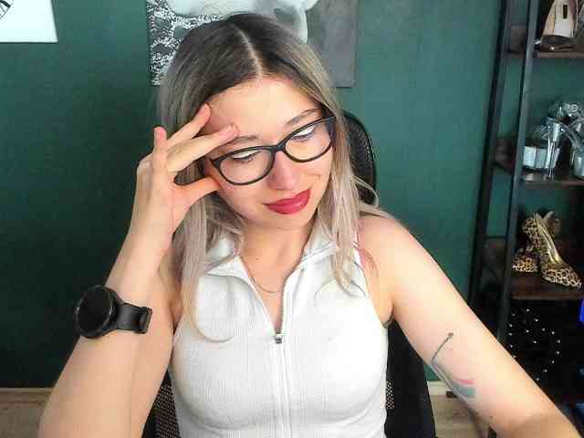 xxHeidiLove webcam