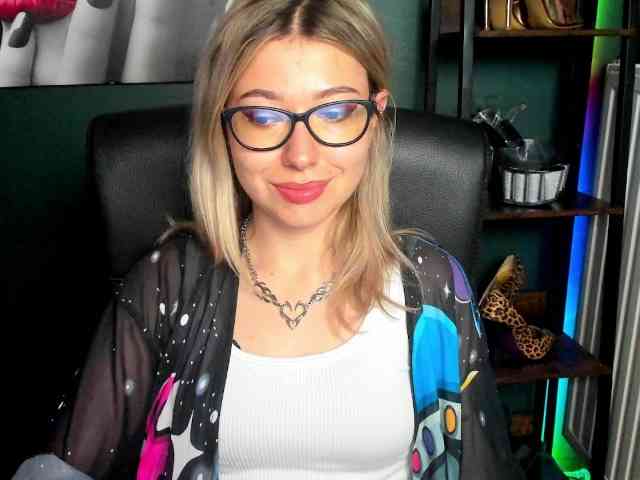 xxHeidiLove webcam