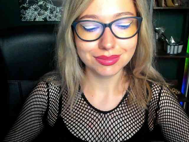 xxHeidiLove webcam