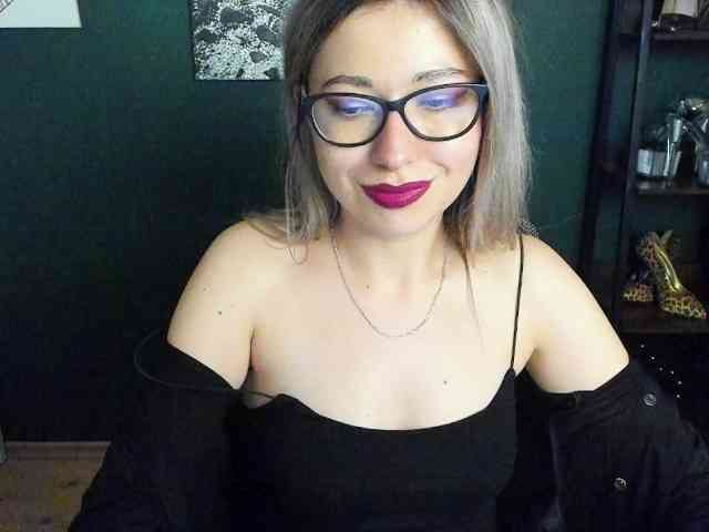 xxHeidiLove webcam
