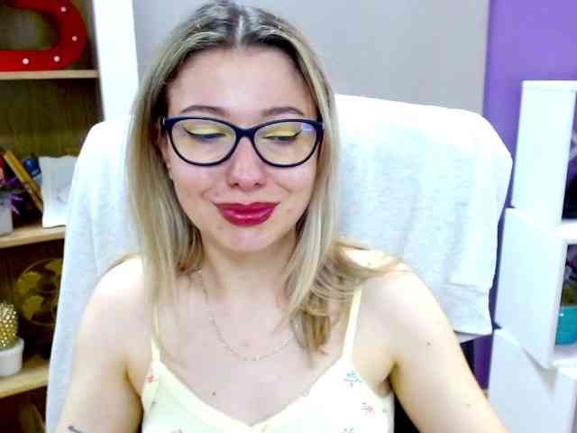 xxHeidiLove webcam