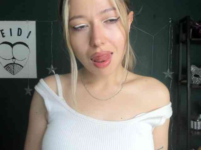 xxHeidiLove webcam