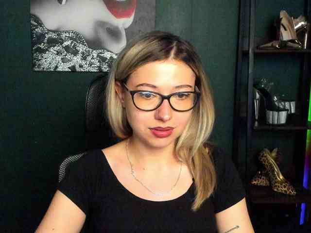 xxHeidiLove webcam