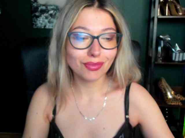 xxHeidiLove webcam