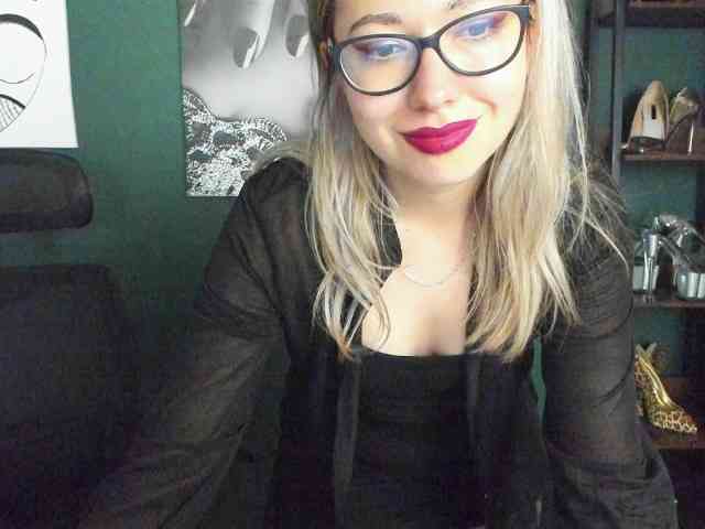 xxHeidiLove webcam