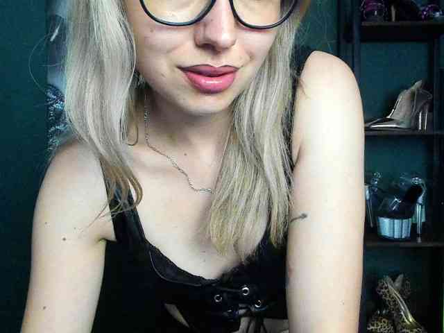 xxHeidiLove webcam