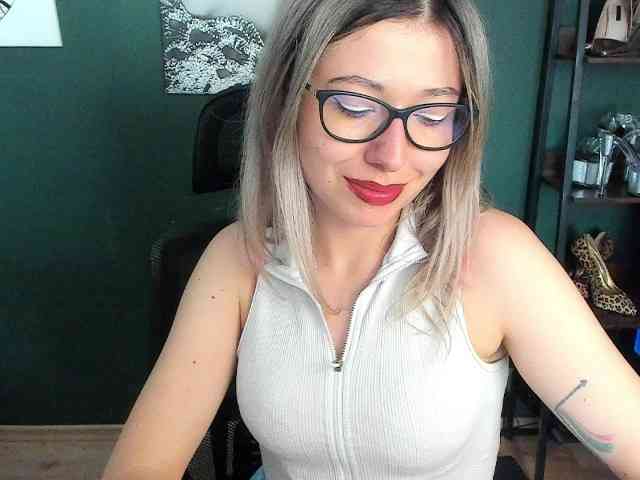 xxHeidiLove webcam