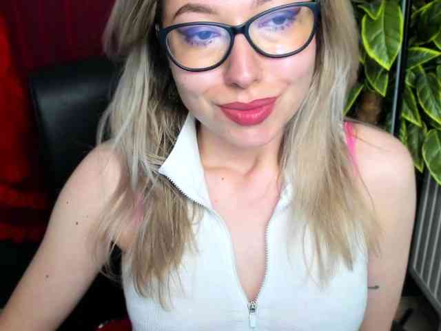 xxHeidiLove webcam