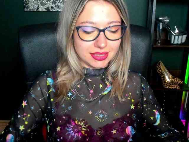 xxHeidiLove webcam