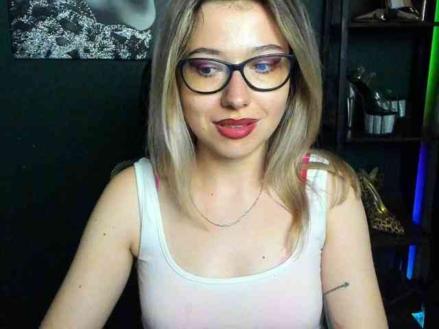 xxHeidiLove webcam