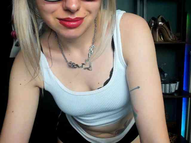 xxHeidiLove webcam