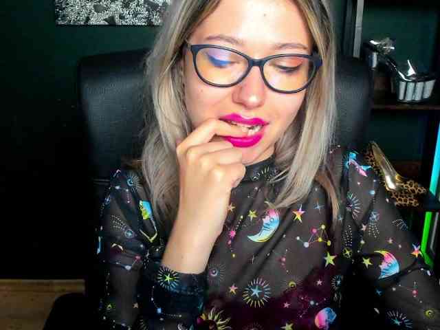xxHeidiLove webcam