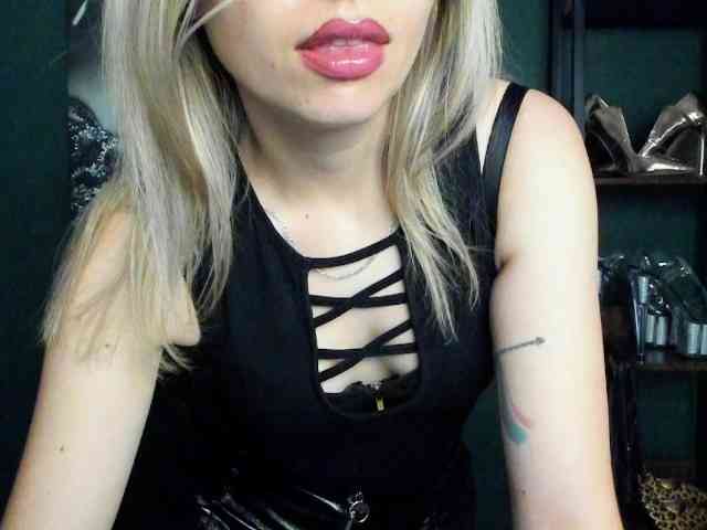 xxHeidiLove webcam
