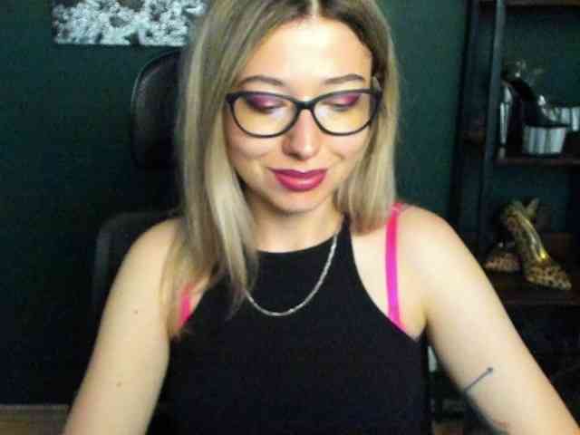 xxHeidiLove webcam