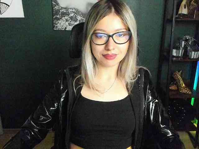 xxHeidiLove webcam