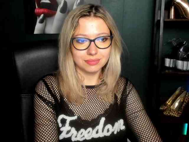 xxHeidiLove webcam
