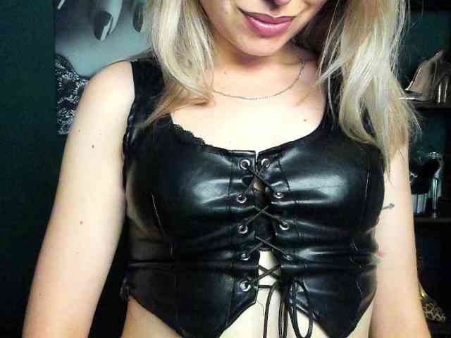 xxHeidiLove webcam