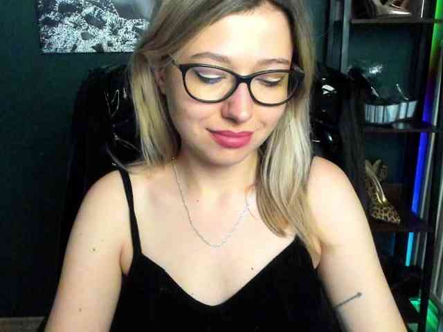 xxHeidiLove webcam