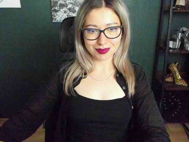 xxHeidiLove webcam