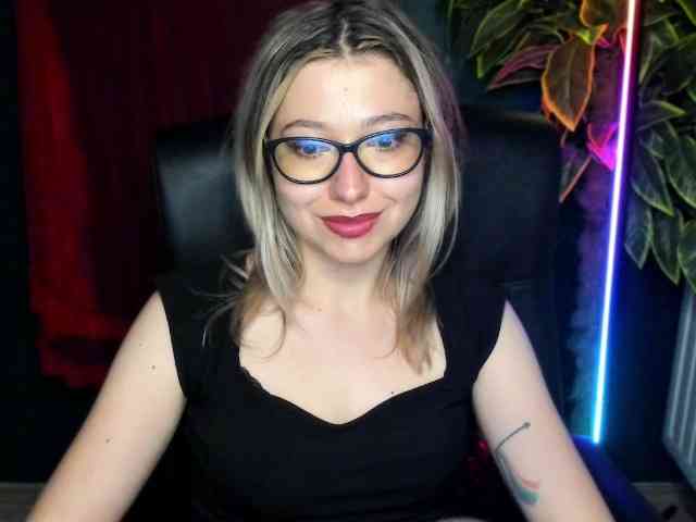 xxHeidiLove webcam